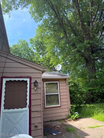 1105 Hereford Road, Cleveland Heights, OH 44112