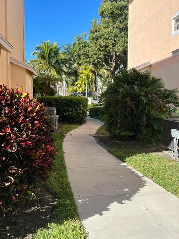 255 Murcia Drive 202, Jupiter, FL 33458