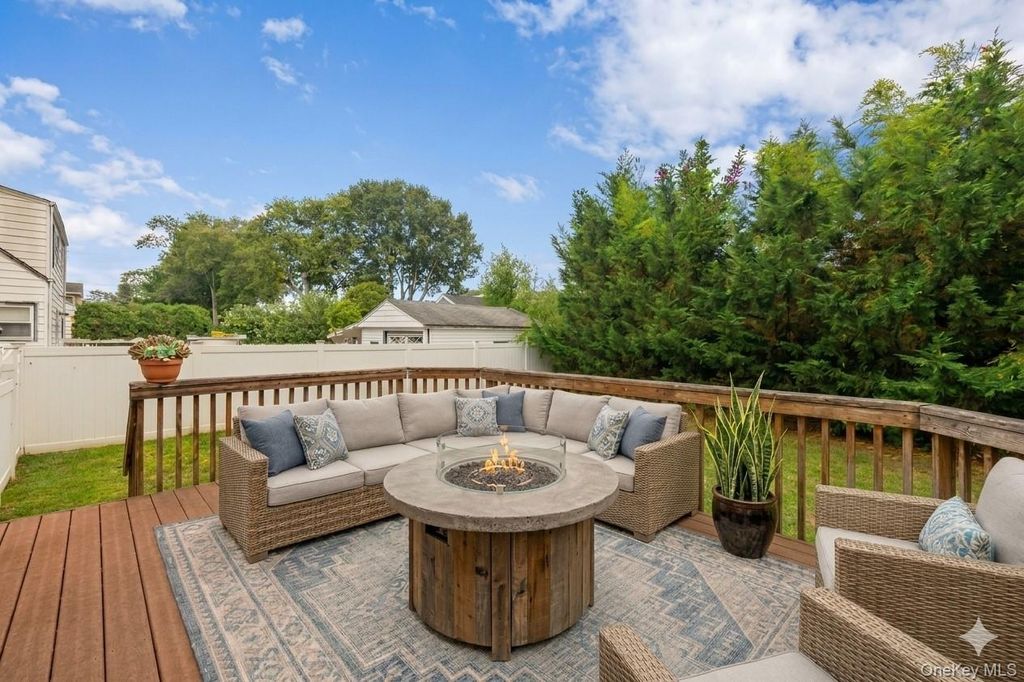 320 Aster Road, West Islip, NY 11795 — photo 2