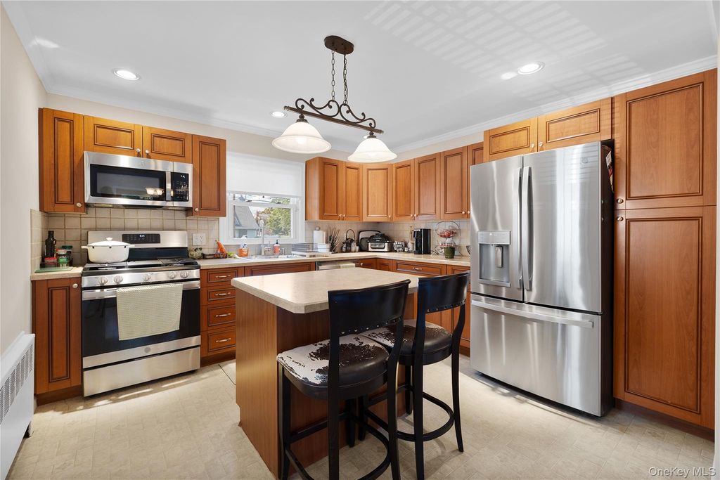 320 Aster Road, West Islip, NY 11795 — photo 4