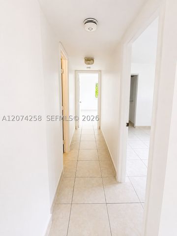 724 NE 4th St 3, Hallandale Beach, FL 33009
