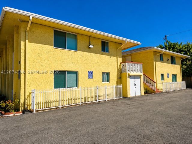 724 NE 4th St 3, Hallandale Beach, FL 33009