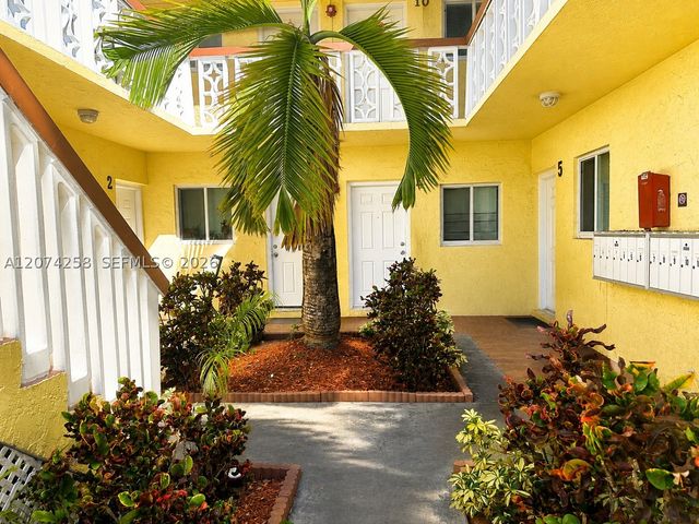 724 NE 4th St 3, Hallandale Beach, FL 33009
