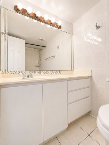 724 NE 4th St 3, Hallandale Beach, FL 33009