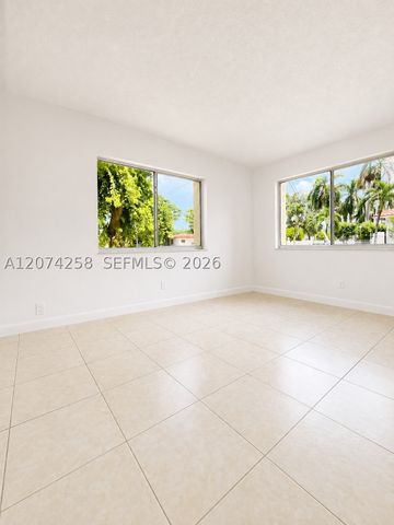 724 NE 4th St 3, Hallandale Beach, FL 33009