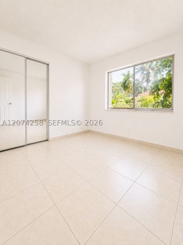 724 NE 4th St 3, Hallandale Beach, FL 33009