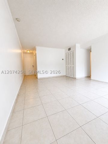 724 NE 4th St 3, Hallandale Beach, FL 33009