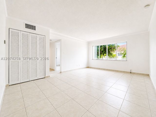 724 NE 4th St 3, Hallandale Beach, FL 33009