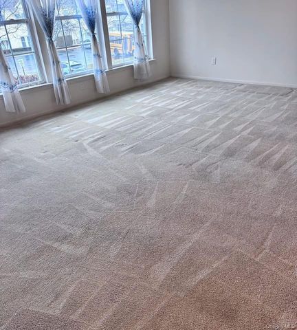 816 Narragansett Villas Drive 816, Lindenhurst, NY 11757