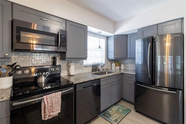 9940 47TH AVENUE N 207, St Petersburg, FL 33708