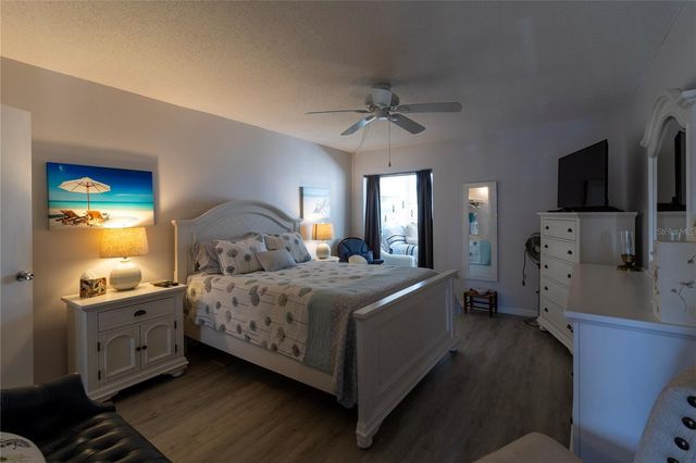 9940 47TH AVENUE N 207, St Petersburg, FL 33708