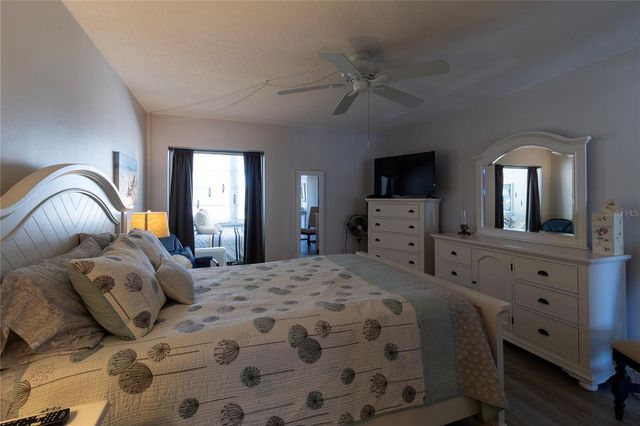 9940 47TH AVENUE N 207, St Petersburg, FL 33708