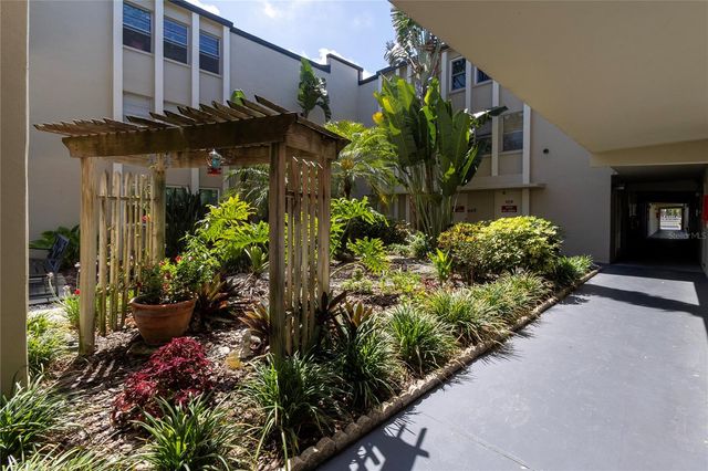 9940 47TH AVENUE N 207, St Petersburg, FL 33708