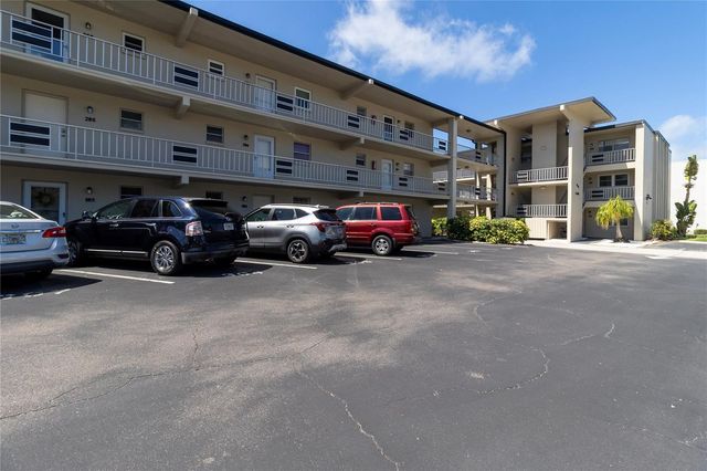 9940 47TH AVENUE N 207, St Petersburg, FL 33708