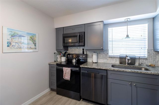 9940 47TH AVENUE N 207, St Petersburg, FL 33708