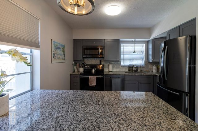 9940 47TH AVENUE N 207, St Petersburg, FL 33708