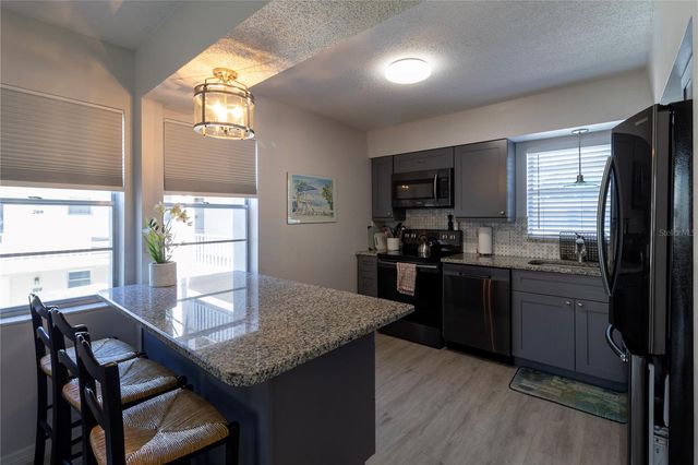 9940 47TH AVENUE N 207, St Petersburg, FL 33708