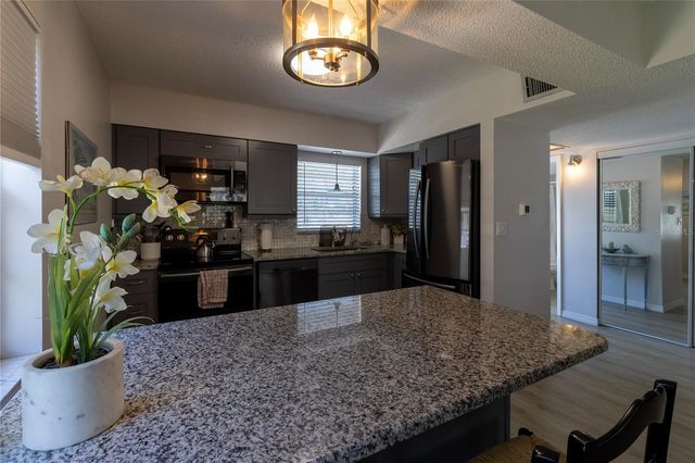 9940 47TH AVENUE N 207, St Petersburg, FL 33708