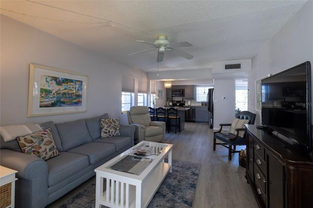 9940 47TH AVENUE N 207, St Petersburg, FL 33708