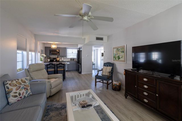 9940 47TH AVENUE N 207, St Petersburg, FL 33708