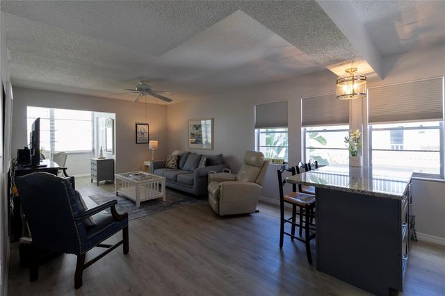 9940 47TH AVENUE N 207, St Petersburg, FL 33708