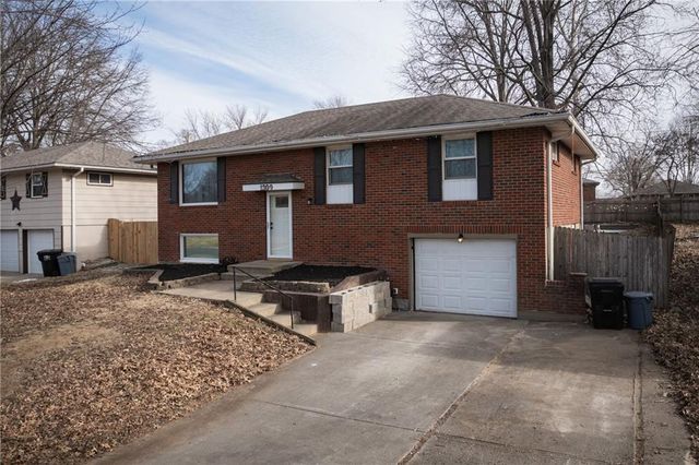 1309 S McHenry Street, Independence, MO 64057