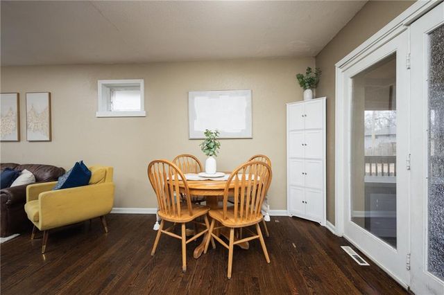 1309 S McHenry Street, Independence, MO 64057