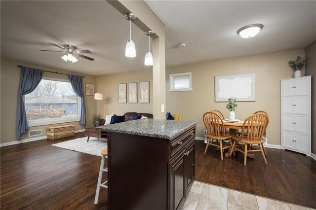 1309 S McHenry Street, Independence, MO 64057