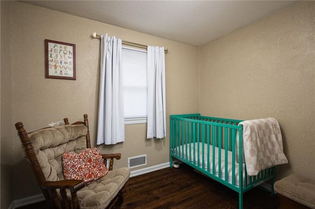 1309 S McHenry Street, Independence, MO 64057