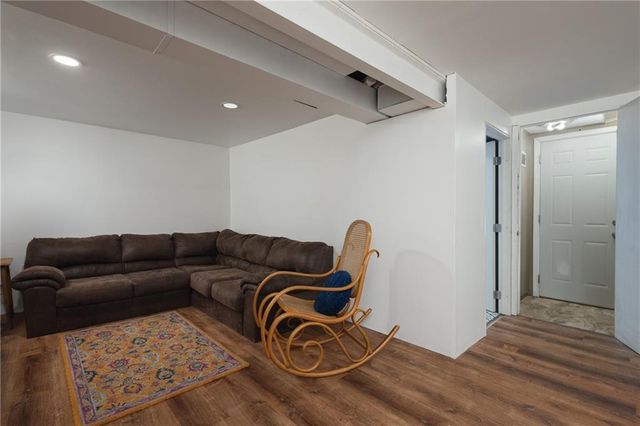 1309 S McHenry Street, Independence, MO 64057