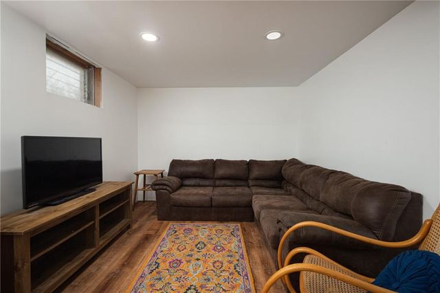 1309 S McHenry Street, Independence, MO 64057