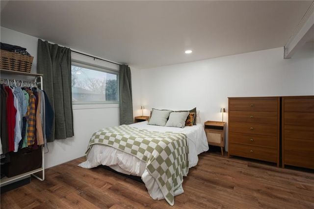 1309 S McHenry Street, Independence, MO 64057