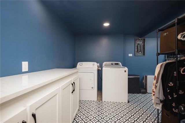 1309 S McHenry Street, Independence, MO 64057