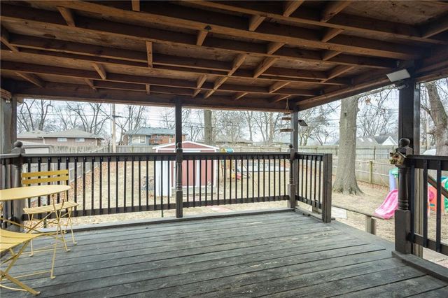 1309 S McHenry Street, Independence, MO 64057