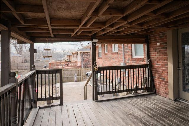 1309 S McHenry Street, Independence, MO 64057