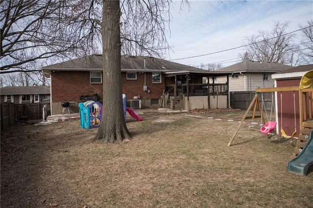 1309 S McHenry Street, Independence, MO 64057