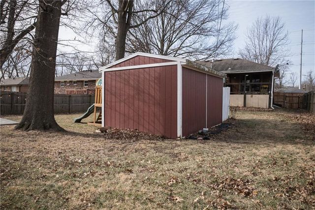 1309 S McHenry Street, Independence, MO 64057