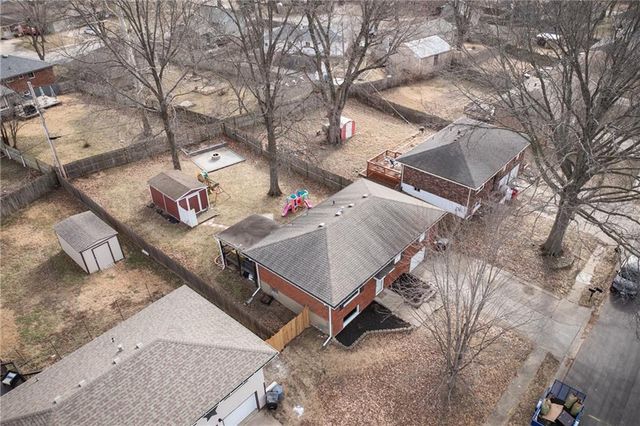 1309 S McHenry Street, Independence, MO 64057