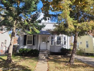 18729 Elkhart Street, Harper Woods, MI 48225