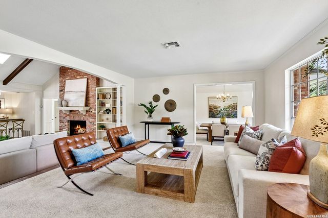211 CHATTINGTON CT, Castle Hills, TX 78213