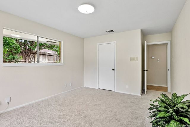 211 CHATTINGTON CT, Castle Hills, TX 78213