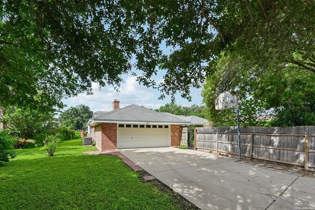 211 CHATTINGTON CT, Castle Hills, TX 78213