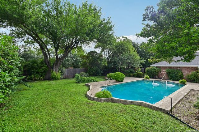 211 CHATTINGTON CT, Castle Hills, TX 78213
