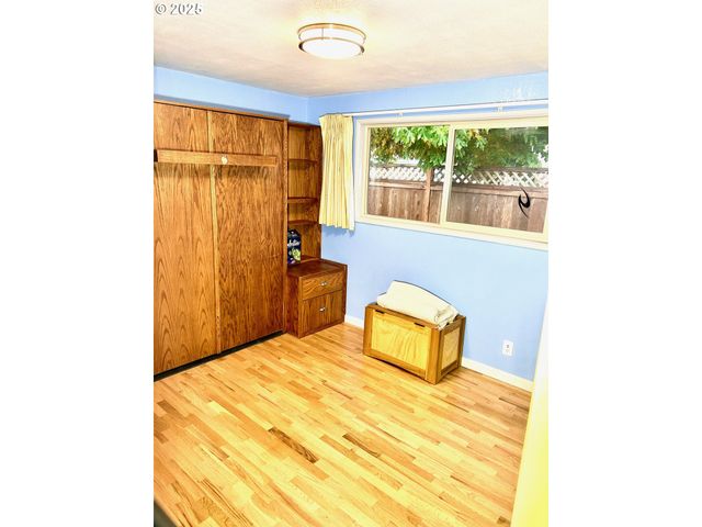 1745 T St, Springfield, OR 97477