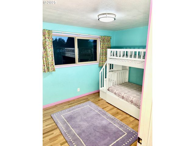 1745 T St, Springfield, OR 97477