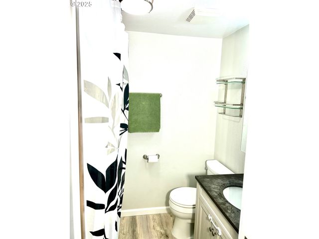 1745 T St, Springfield, OR 97477