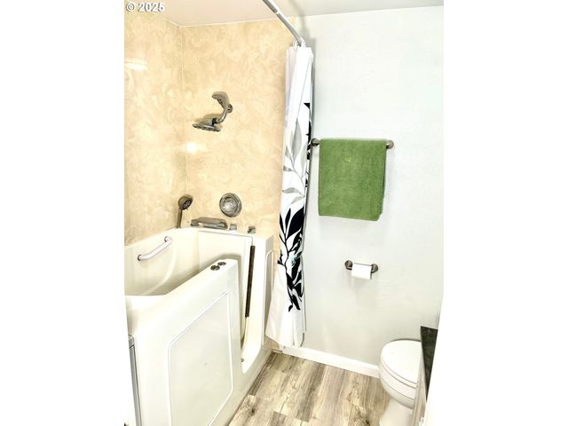 1745 T St, Springfield, OR 97477