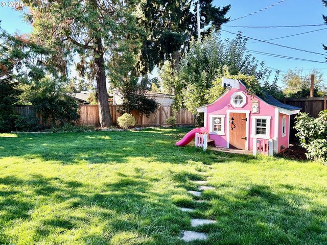 1745 T St, Springfield, OR 97477