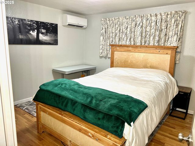 1745 T St, Springfield, OR 97477