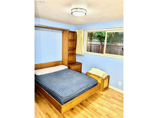 1745 T St, Springfield, OR 97477